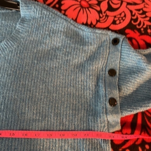 NWT DKNY Jeans Women’s Blue Sweater With Button Detail Around Shoulder Size XL - Picture 6 of 9